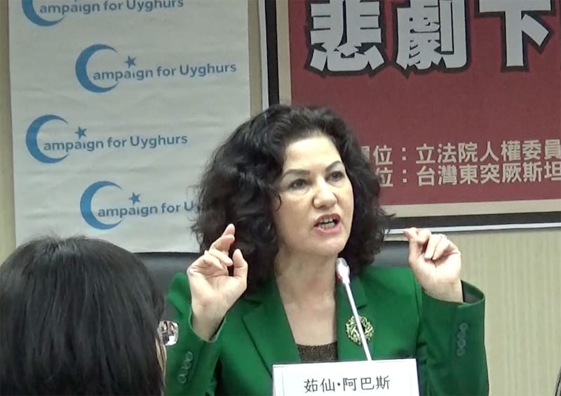 台湾立法院人权委员会21日邀请华盛顿非营利组织、“维吾尔运动(Campaign For Uygurs)”组织创始人茹仙·阿巴斯召开记者会,控诉新疆维吾尔妇女和儿童的现况。(记者夏小华摄)