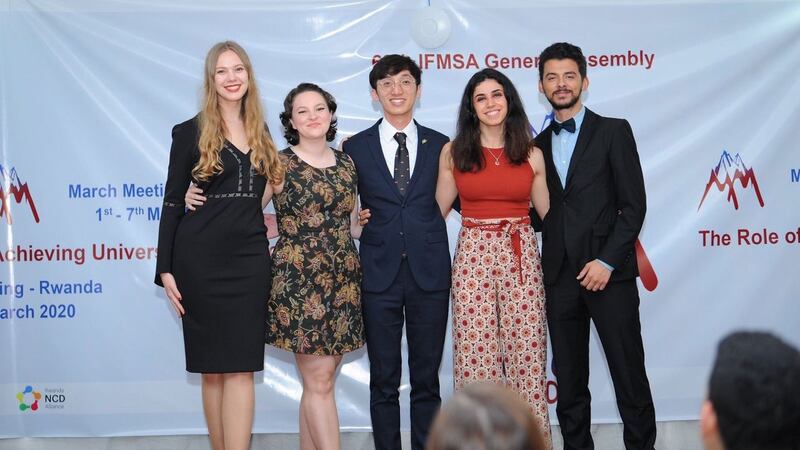 第70届世界医学生联盟候选人,最后台湾学生李柏锦(中)获六成选票,取得压倒性胜利。(李柏锦提供)