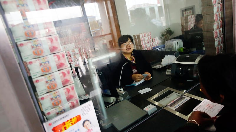 中国政府监管存户资金流向，民众忧回到计划经济年代。（路透社图片）