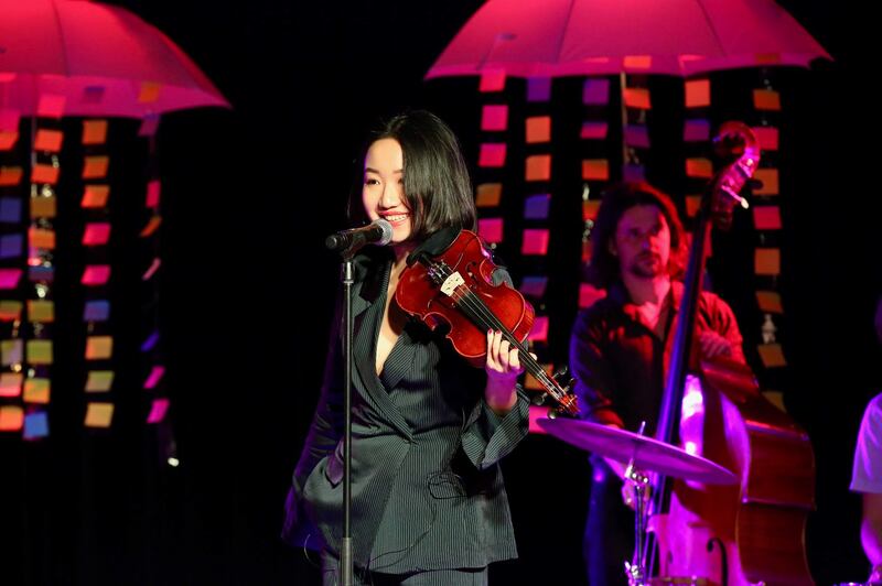 许微其出生在中国甘肃五线城市,她形容父母省吃俭用,栽培她学小提琴。(许微其提供)