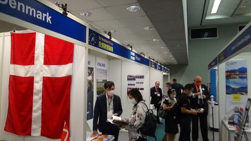 资料图片:欧盟十五个会员国驻台办事处参与投资欧盟展。(记者夏小华摄)