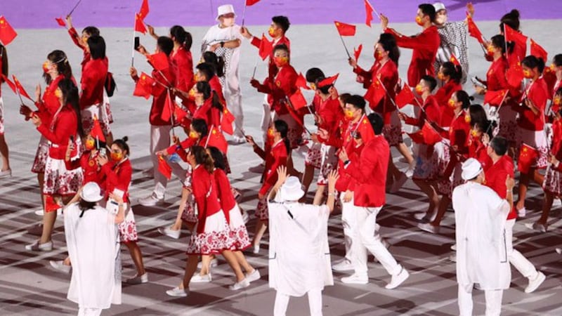 2021年7月23日，中国代表团进入东京奥运开幕式场地。（路透社）