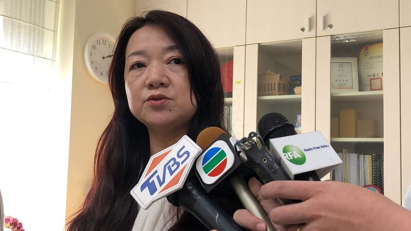 文化大学学务长李亦君受访多次呼吁“政治敏感议题勿进入校园”。(记者夏小华摄)