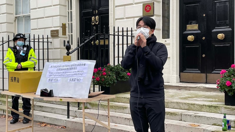 移居英国的前香港黄大仙区议员尤汉邦发言时表示,所有海外港人都有一个共同身份,就是逃离中共极权的“幸存者”,呼吁海外港人以“幸存者”身份警醒国际社会,警惕中共在全球的扩张。(记者邢博泓摄影)