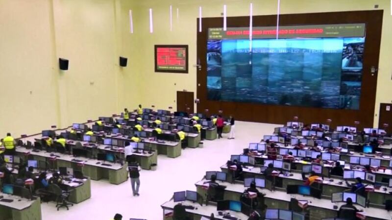 中资企业承建的厄瓜多尔应急指挥中心(ECU-911监控系统)。(视频截图/路透社)