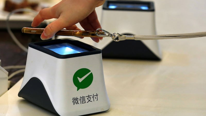 数码人民币与微信支付宝等第三方支付工具也不一样,不需要绑定银行账户,就能完成支付。(路透社图片)