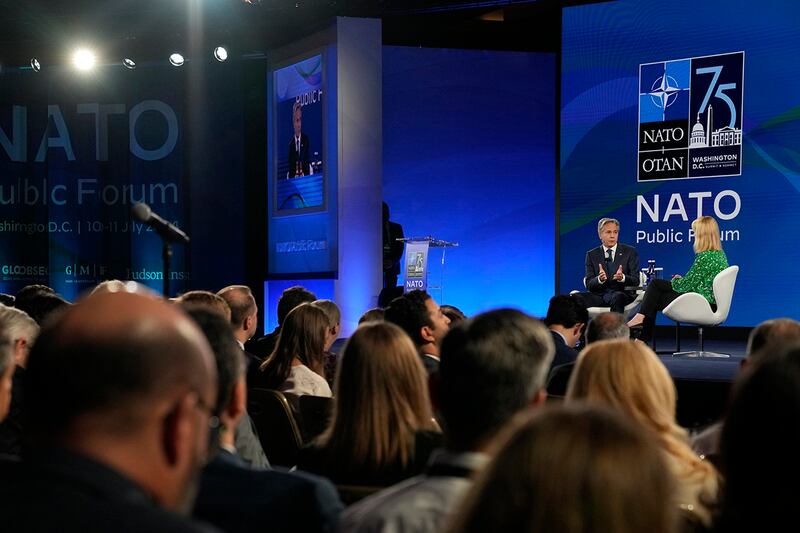 布林肯在论坛中强调,北约在打破欧洲、亚洲和美国之间的隔阂方面发挥着关键作。(美联社))