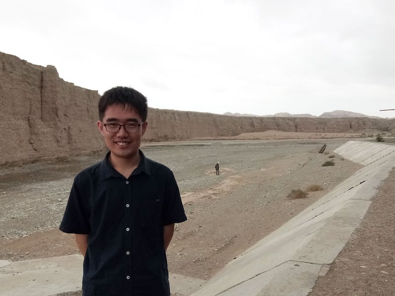 2022年白纸运动期间，在上海乌鲁木齐中路参与过抗议的青年黄意诚。（图/黄意诚提供）