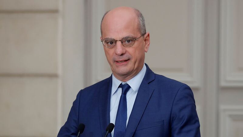 法国教育部长布朗盖(Jean-Michel Blanquer)指出,“网络教育平台遭受来自国外的黑客大规模攻击,以阻止网络运行。(路透社图片)