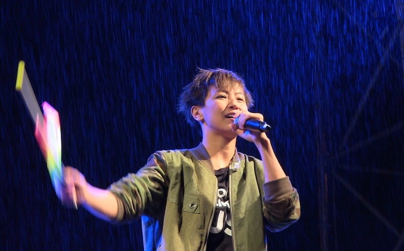 图说:香港歌手何韵诗声援台湾同性恋婚姻平权音乐会。(夏小华拍摄)
