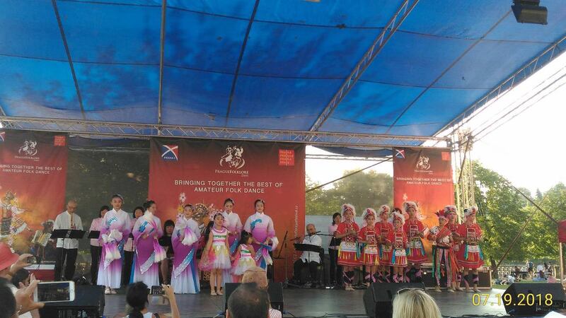 台湾原住民舞蹈在捷克表演。（汪忠一提供）