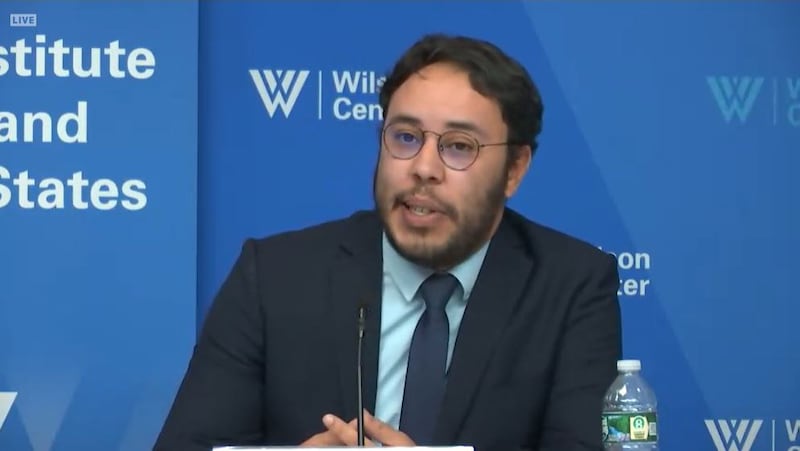 2024年3月11日,华盛顿智库威尔逊中心(Wilson Center)举行的研讨会上,巴西记者伊格尔·帕特里克(Igor Patrick)表示,习近平早在2013年开始就多次强调宣传思想工作是他最为看重的议题之一,而中国当局影响全球媒体以推广中共叙事的主要策略之一就是签订内容共享协议。(视频截图/威尔逊中心官网)