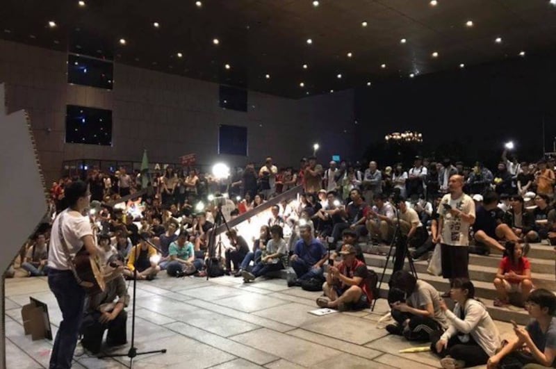 12号晚间在台港生、台生在台中举行“撑香港、护台湾”晚会。(摘自脸书)