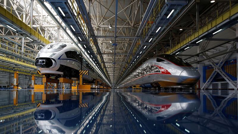 直到今年4月,国铁集团负债已达到5万4千8百多亿元人民币,每年的盈利,连利息也抵销不了。图为北京高速列车站。(路透社图片)