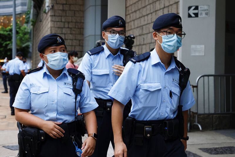 香港警察在法院附近巡逻（美联社）
