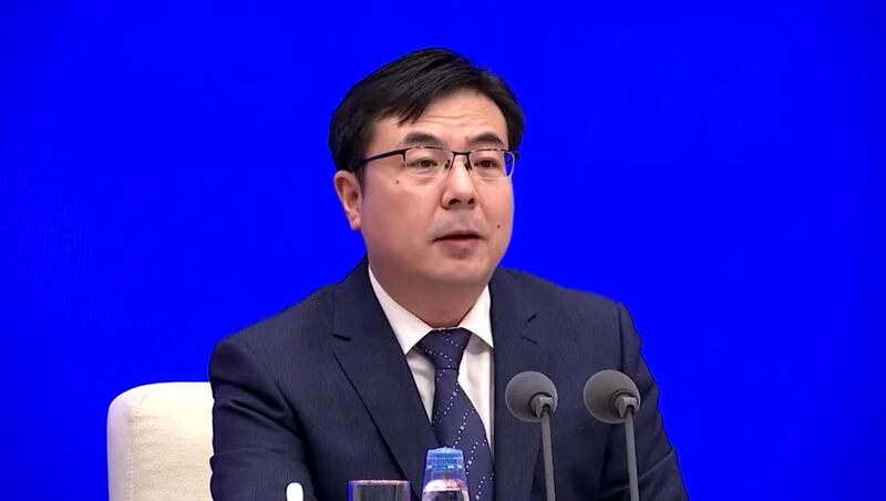 2023年7月17日,中国国家统计局新闻发言人付凌晖在新闻发布会上。(路透社视频截图)